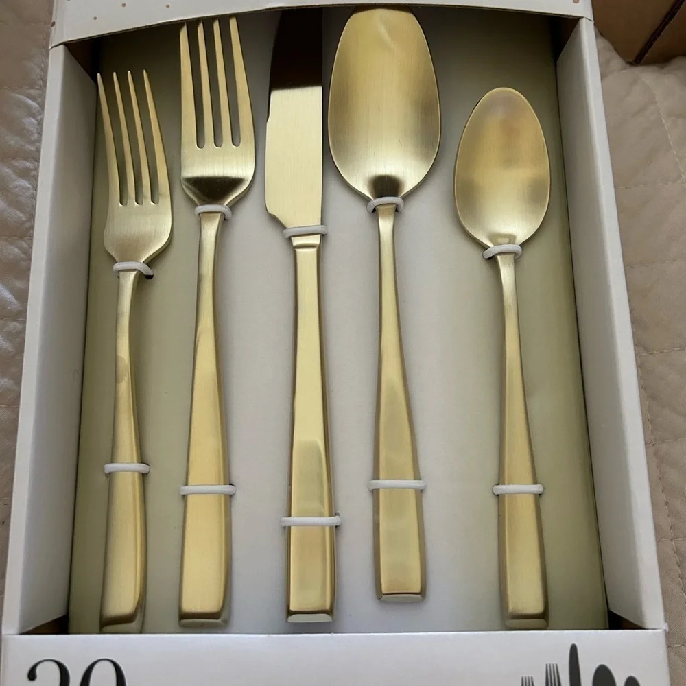 20 pc Samira Champagne Satin Flatware Set - Cambridge Silversmiths - BRA…